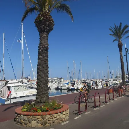 Port D'attache.8 Apartment