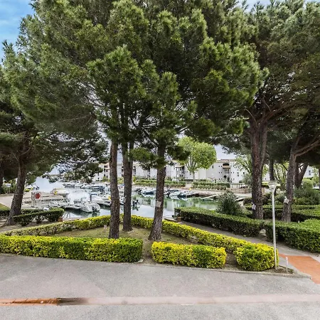 Port D'attache.8 Apartment